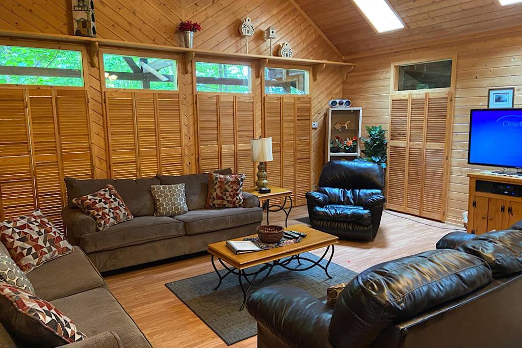 Mountain View 5 Bedroom Cabin Holiday home