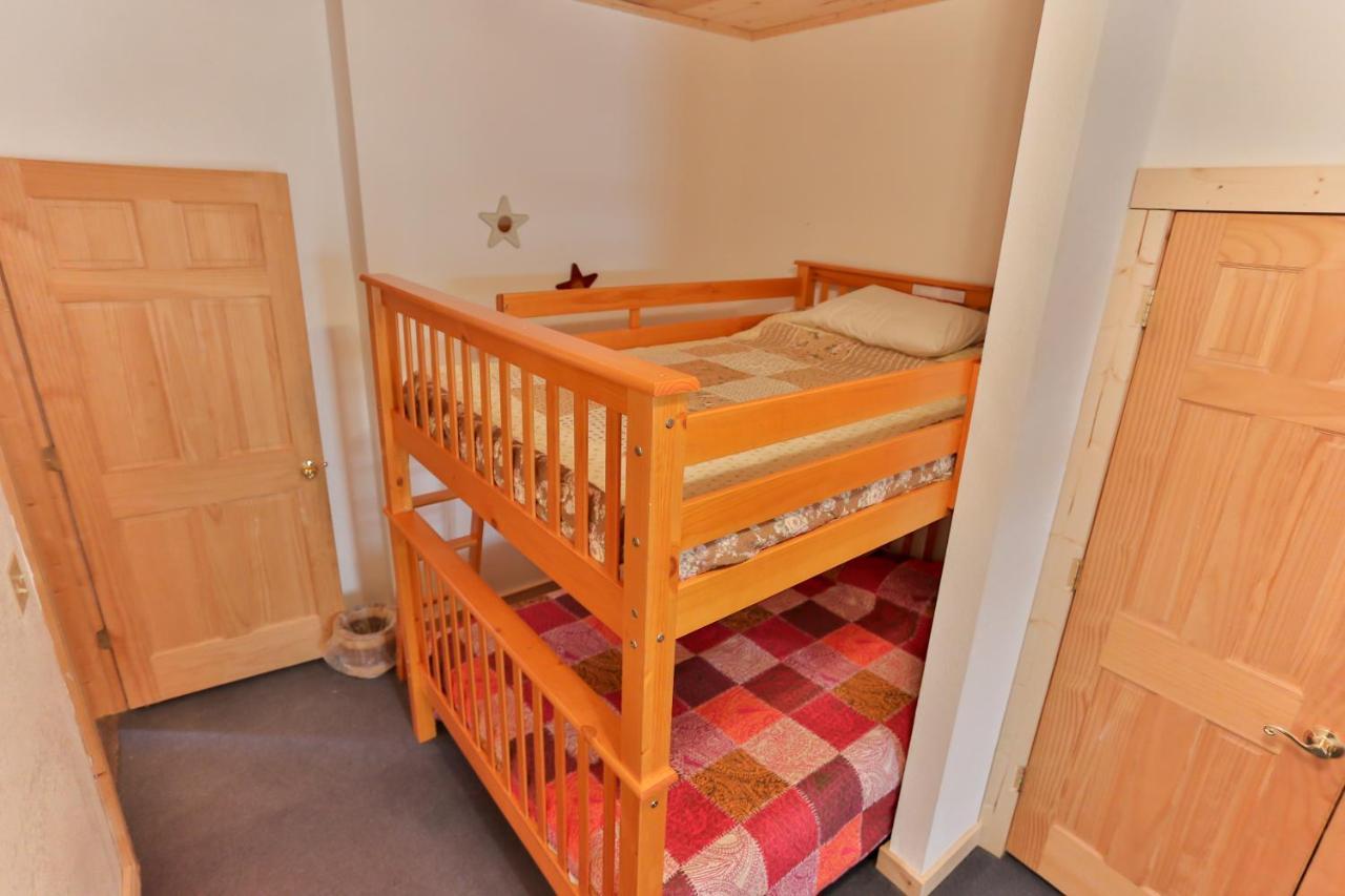 Log Inn, 5 Bed 3 Bath Group In With Game And Hot Tub, Seasonal Pool * Gatlinburg