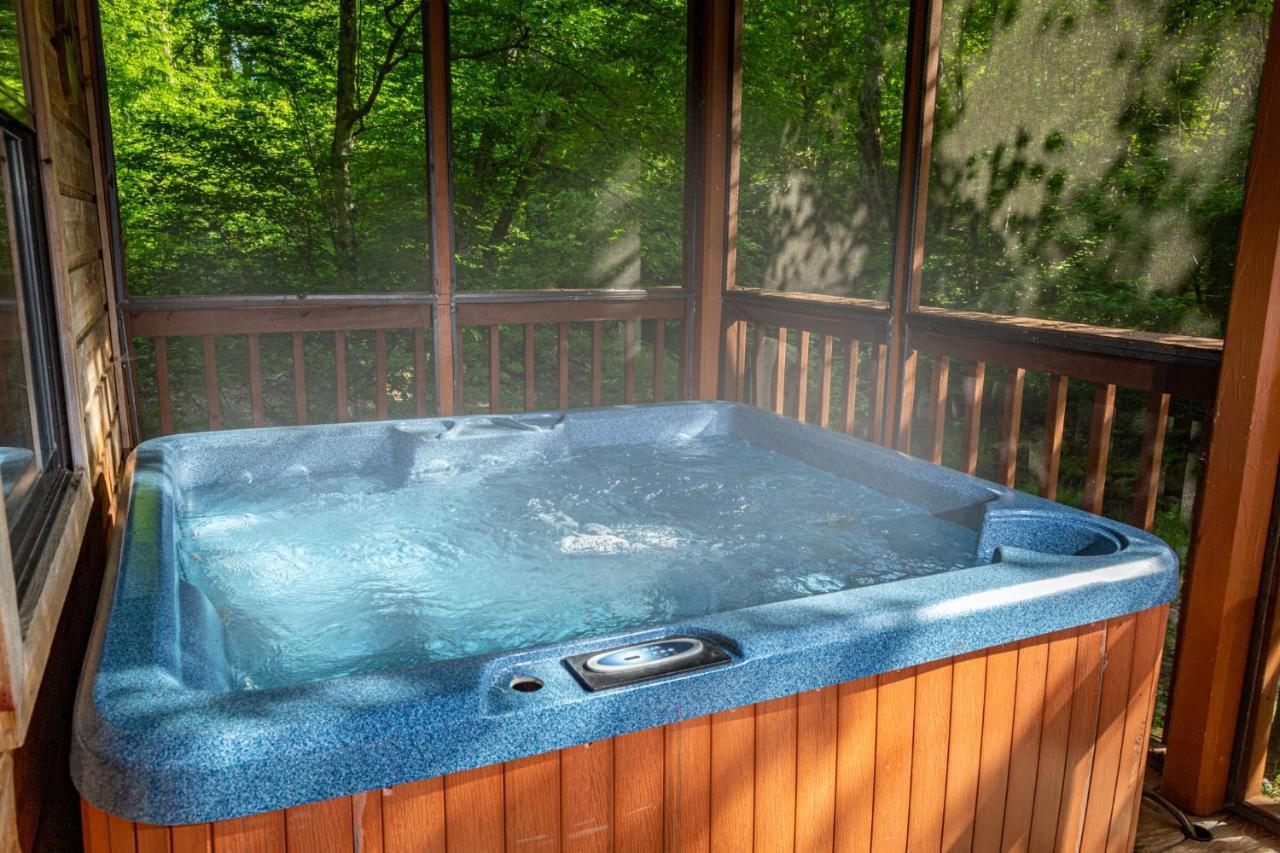 Holiday home Bear Footin' On The Creek Gatlinburg