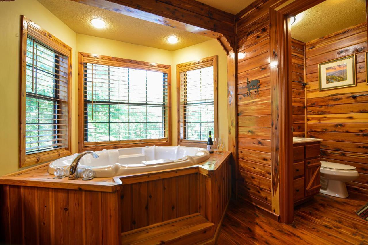 - Moonlight Mountain Views Gatlinburg