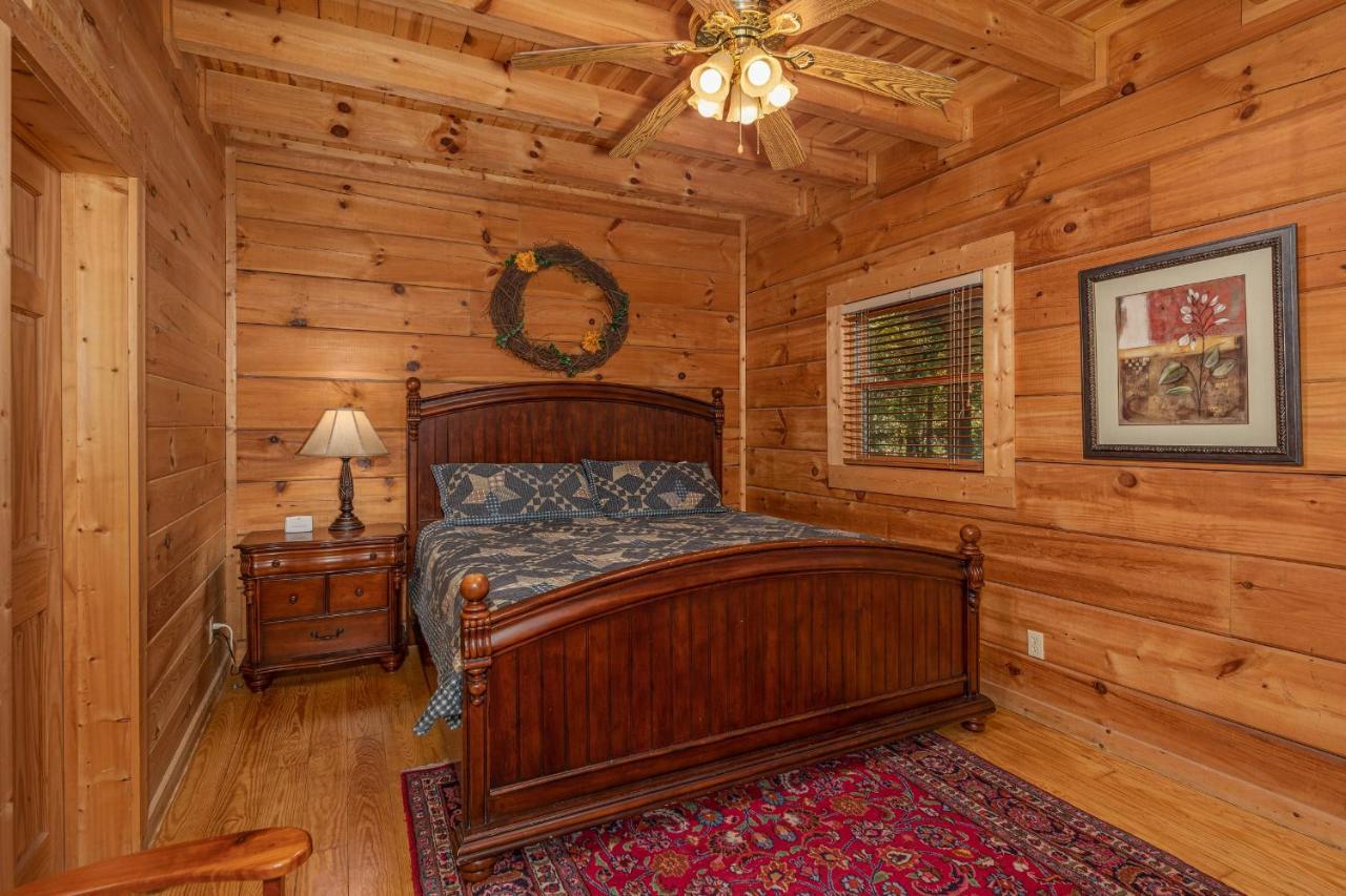 Holiday home Log Inn, 5 Bed 3 Bath Group In With Game And Hot Tub, Seasonal Pool *