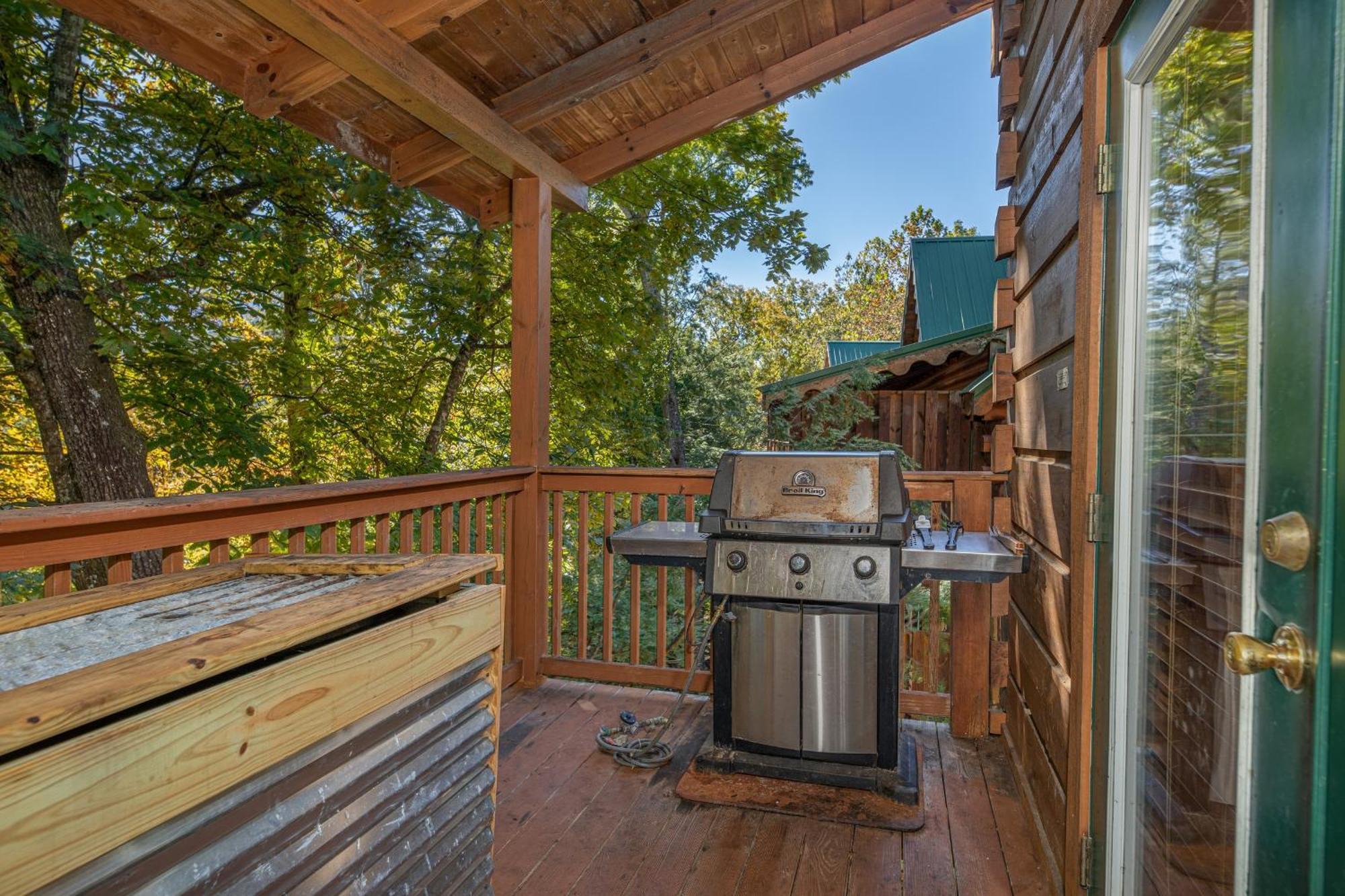 Log Inn, 5 Bed 3 Bath Group In With Game And Hot Tub, Seasonal Pool * Gatlinburg