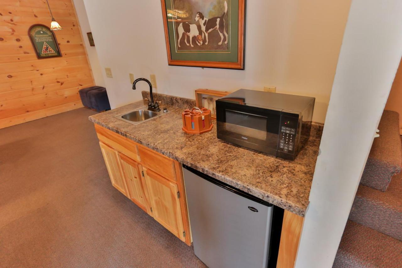Log Inn, 5 Bed 3 Bath Group In With Game And Hot Tub, Seasonal Pool * Gatlinburg