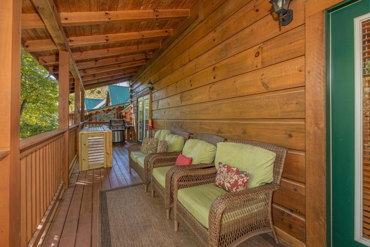 Holiday home Log Inn, 5 Bed 3 Bath Group In With Game And Hot Tub, Seasonal Pool *
