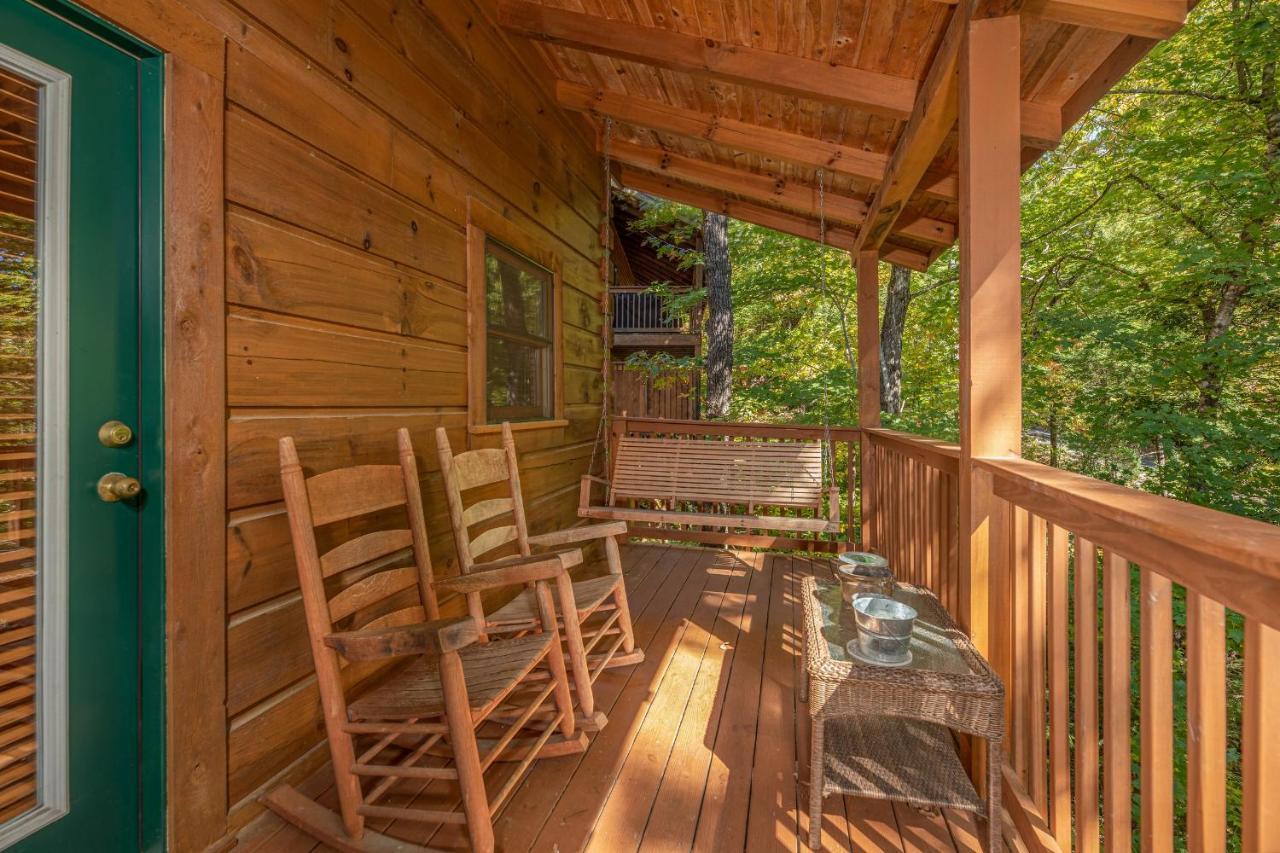 Log Inn, 5 Bed 3 Bath Group In With Game And Hot Tub, Seasonal Pool * Gatlinburg