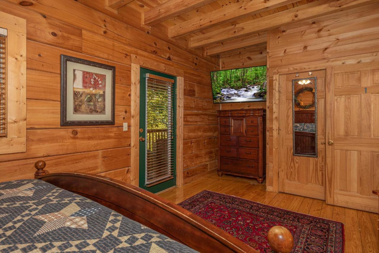 Log Inn, 5 Bed 3 Bath Group In With Game And Hot Tub, Seasonal Pool
