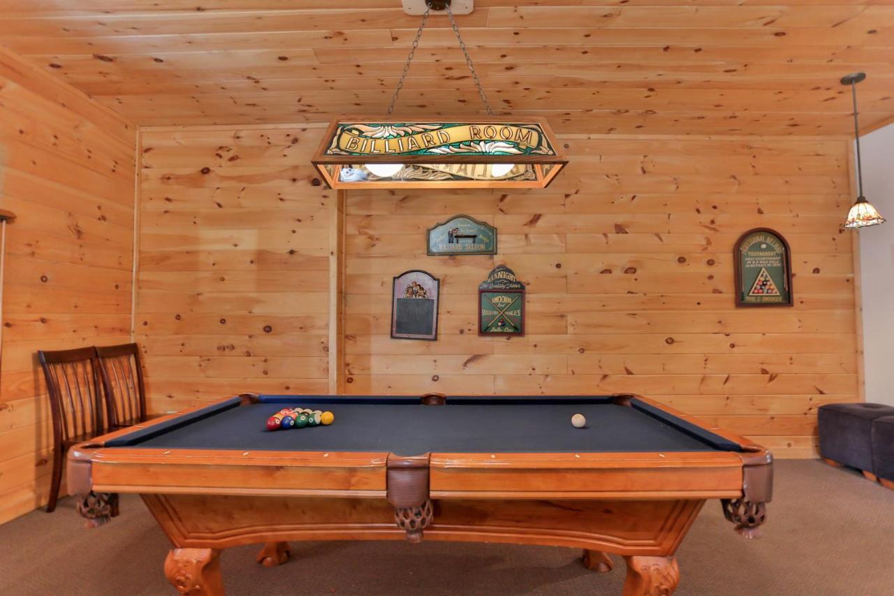 Log Inn, 5 Bed 3 Bath Group In With Game And Hot Tub, Seasonal Pool Gatlinburg