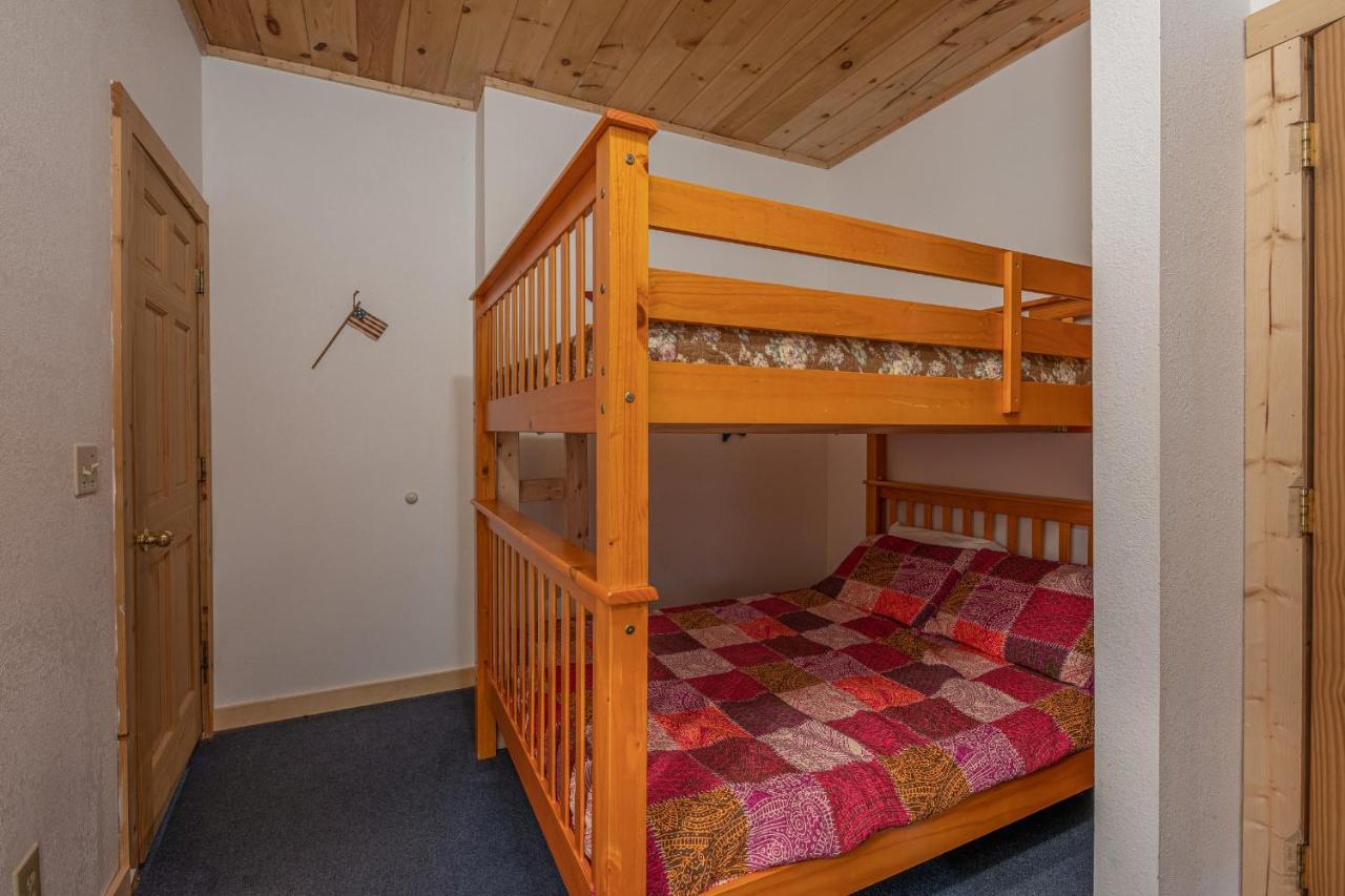 Log Inn, 5 Bed 3 Bath Group In With Game And Hot Tub, Seasonal Pool *