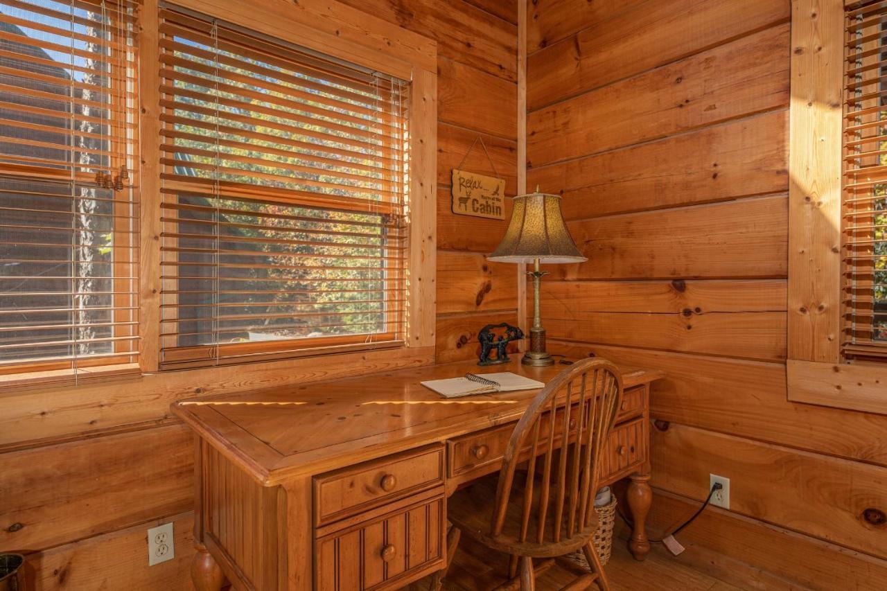 Log Inn, 5 Bed 3 Bath Group In With Game And Hot Tub, Seasonal Pool
