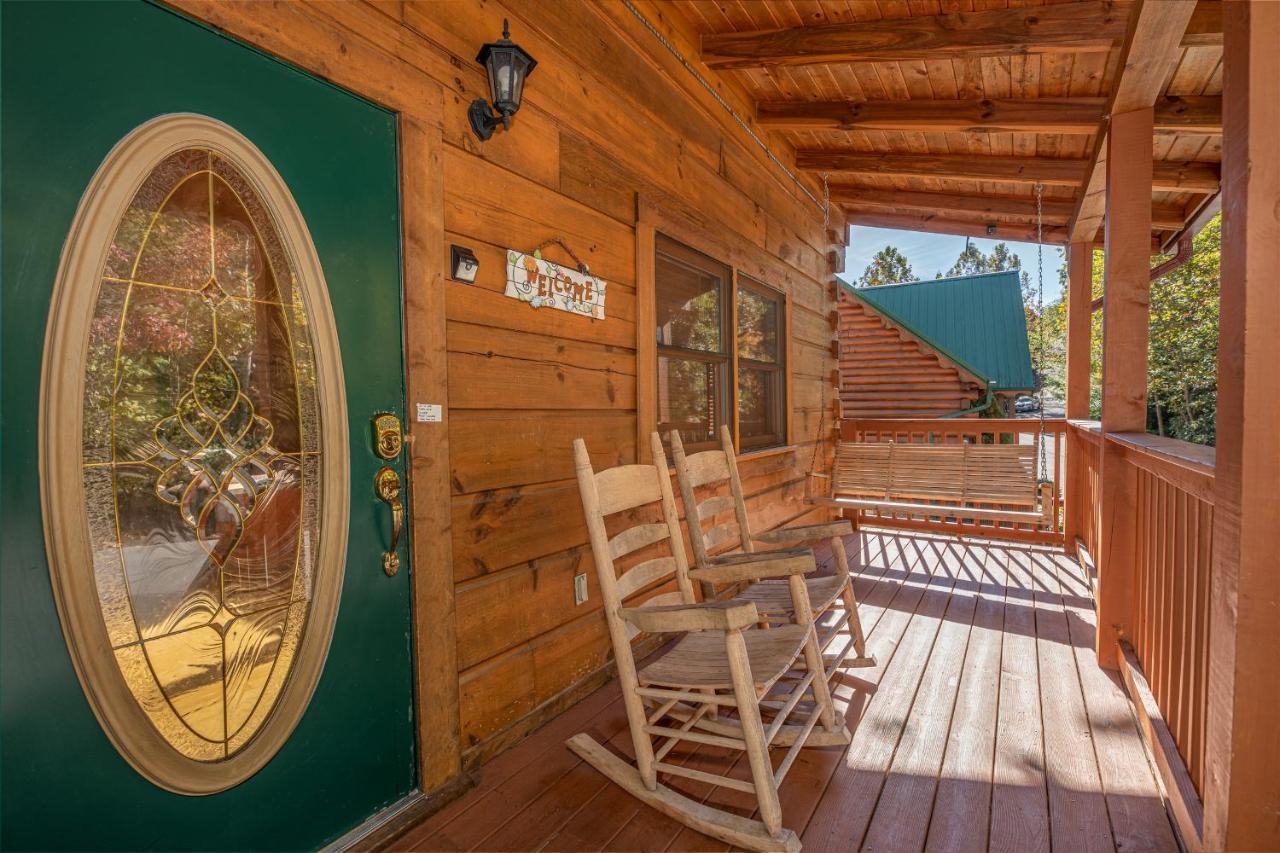 Log Inn, 5 Bed 3 Bath Group In With Game And Hot Tub, Seasonal Pool * Gatlinburg