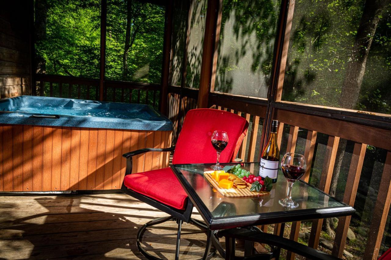 Holiday home Bear Footin' On The Creek Gatlinburg