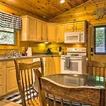 Bear Paw Inn With Hot Tub And Pool Table!