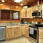 Laural Manor Located In Downtown Gatlinburg
