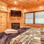 Gatlinburg Cabin With Private Hot Tub By Staycating