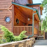 Gatlinburg Cabin With Private Hot Tub By Staycating
