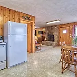 Leconte View 2, 1 Bedroom, Mountain Views, Pool Table, Sleeps 2