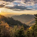 Leconte View 2, 1 Bedroom, Mountain Views, Pool Table, Sleeps 2