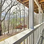 Gatlinburg Mountain Cabin With Hot Tub, Deck And Games