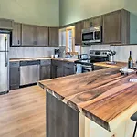 Gatlinburg Mountain Cabin With Hot Tub, Deck And Games