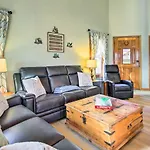 Gatlinburg Mountain Cabin With Hot Tub, Deck And Games