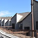 Cozy Mountain Getaway! Mountain Views! 2 Bed, 2 Bath, Sleeps 6