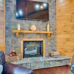 Gatlinburg Vacation Rental With Private Hot Tub!