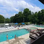 * *Luxury 4 Bdrms, Views, Theater, Arcade, Firepit