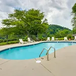 Dtwn Gatlinburg Studio Pool Access!