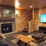 Ridge View Lodge Nature And Mountain View - Hot Tub - Firepit - Yard - Games