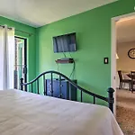 Condo With Pool And Grill Access About 4 Mi To Gatlinburg!