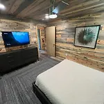 Experience Luxury At Smoky Mountain Hideaway, Just 5 Miles From Downtown Gatlinburg