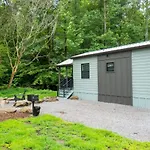 Creekside Modern Tiny Home - Firepit - Racoon Cabin