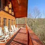 Hillbilly Hilton Hot Tub, Game Room, Mtn View