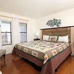 Oak Square 305