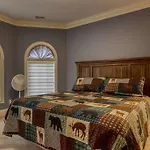 Mountain Bliss: Estate W/ Views~Firepit~Hot Tub~Gburg 5Min~3 Pools