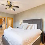 Luxury Cabin W Panoramic Views Firepit Game Room Pinnacle Chalet