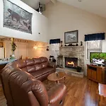 Mountain Hideaway- One-Bedroom Cabin