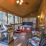 Cozy Nest Gatlinburg Cabin With Porch And Jacuzzi!