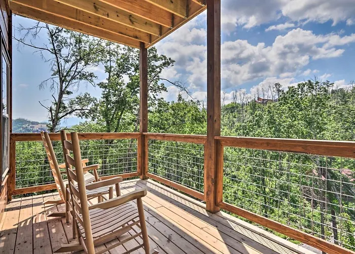 Modern Cabin With Hot Tub And Game Room In Gatlinburg!