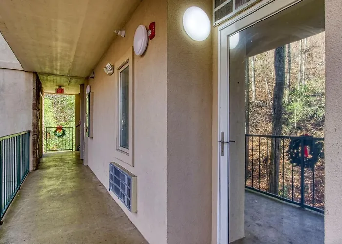 Gatlinburg Towers Condo Unit 501 - Great Location! Close To Town! Condo