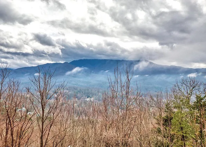 Leconte View 2, 1 Bedroom, Mountain Views, Pool Table, Sleeps 2