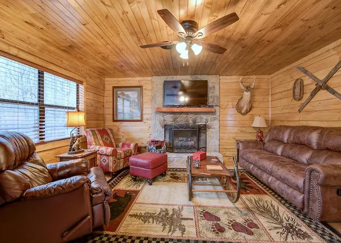 Rocky Top Lodge, 6 Bedrooms, Pool Access, Hot Tub, Mountain View, Sleeps 14