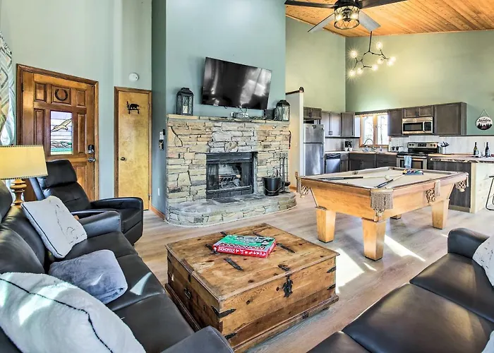 Gatlinburg Mountain Cabin With Hot Tub, Deck And Games