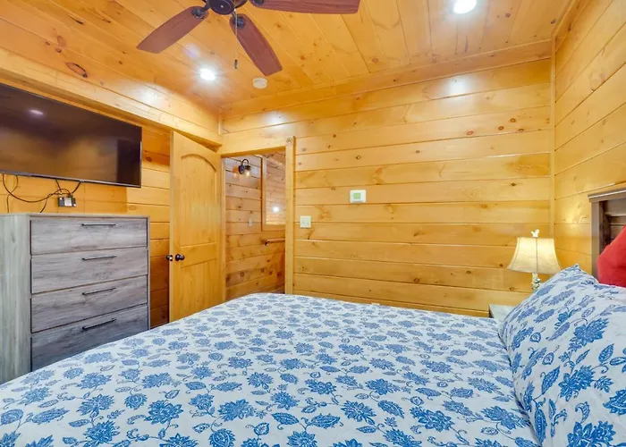 Gatlinburg Vacation Rental With Private Hot Tub!