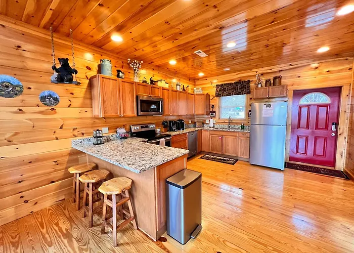 * *Luxury 4 Bdrms, Views, Theater, Arcade, Firepit