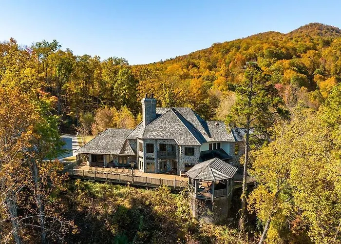 Mountain Bliss: Estate W/ Views~Firepit~Hot Tub~Gburg 5Min~3 Pools