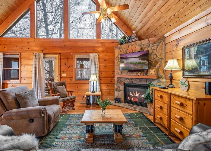 Cozy Gatlinburg Cabin With Hot Tub