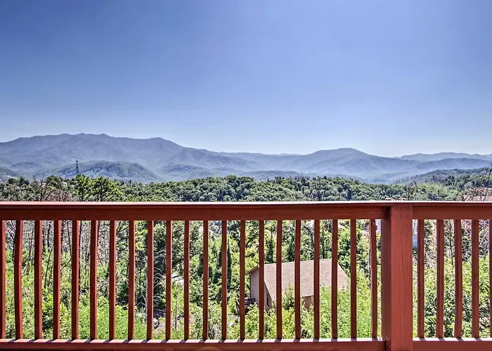 Mountain-View Gatlinburg Cabin With Private Hot Tub!