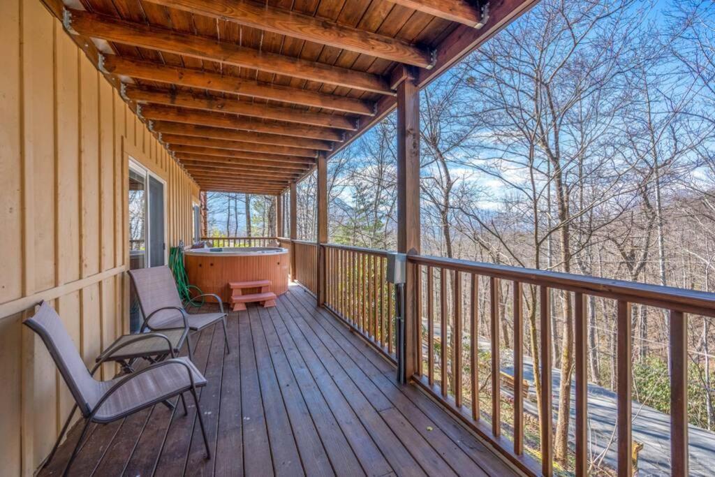 Happy Trails - Cobbly Nob Gatlinburg