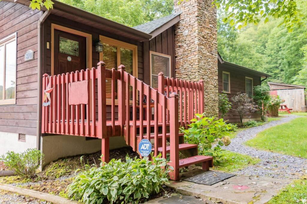 Beary Wild Cabin In The Smokies Holiday home *
